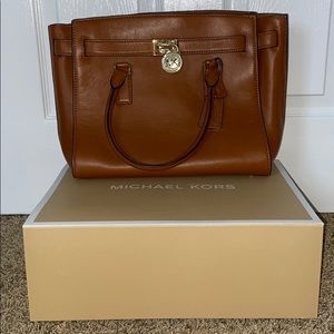 NEW MICHAEL KORS PURSE